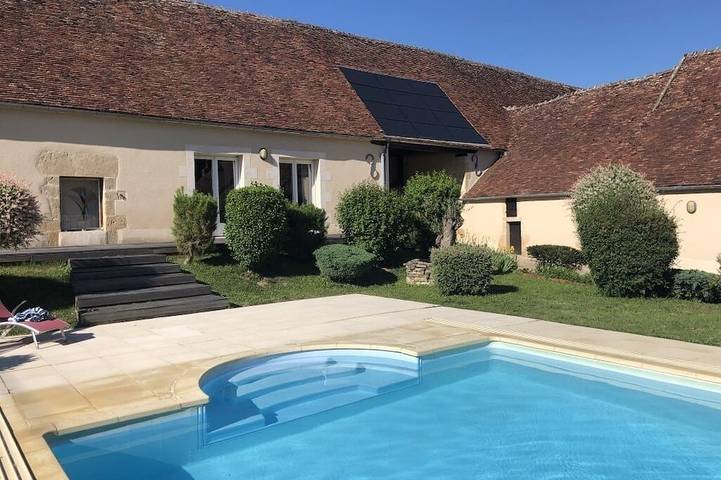 Gîte pour 15 personnes, avec jardin, animaux acceptés à Corvol-d'Embernard