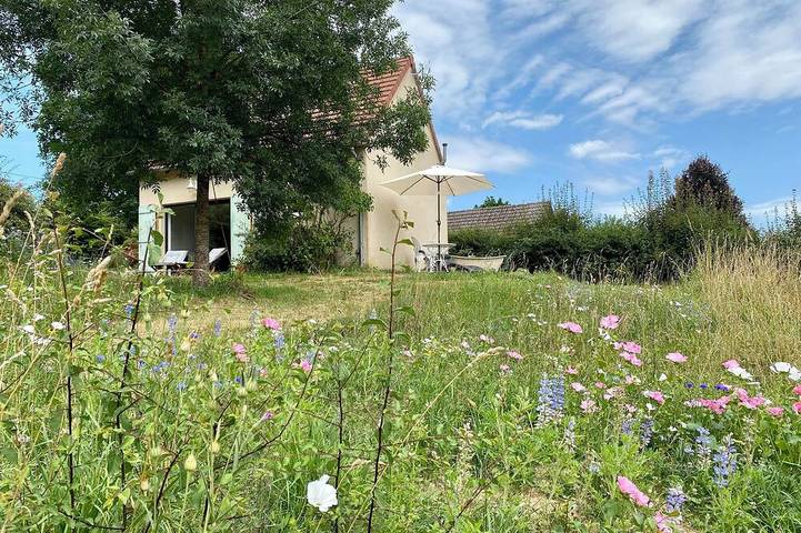 Gîte pour 2 personnes, avec jacuzzi ainsi que jardin et terrasse à Sazeray