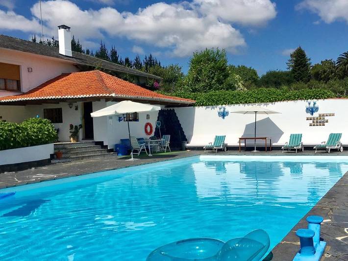 Apartamento para 8 personas, con Balcón y Terraza además de Jardín y Piscina en Ares