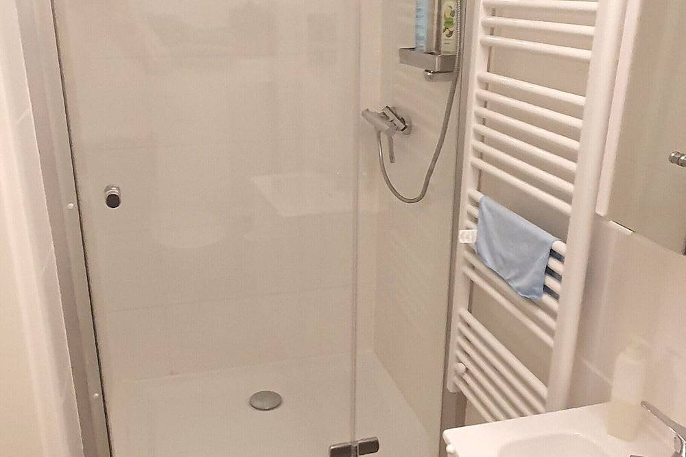 Entire apartment, Stay in a stylish 1 room studio quiet central top location, 10 min to the center in St. Gallen, Lake Constance (Switzerland)