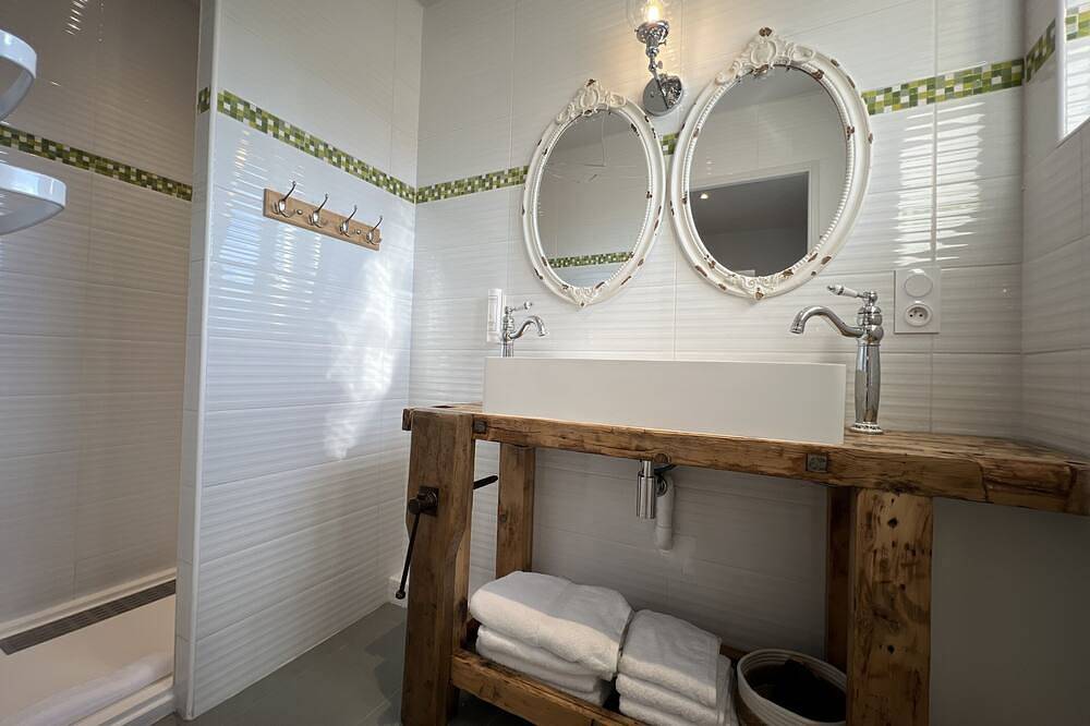 Entire apartment, Babolène Shabby Suite in Villefranche-de-Rouergue, Massif Central