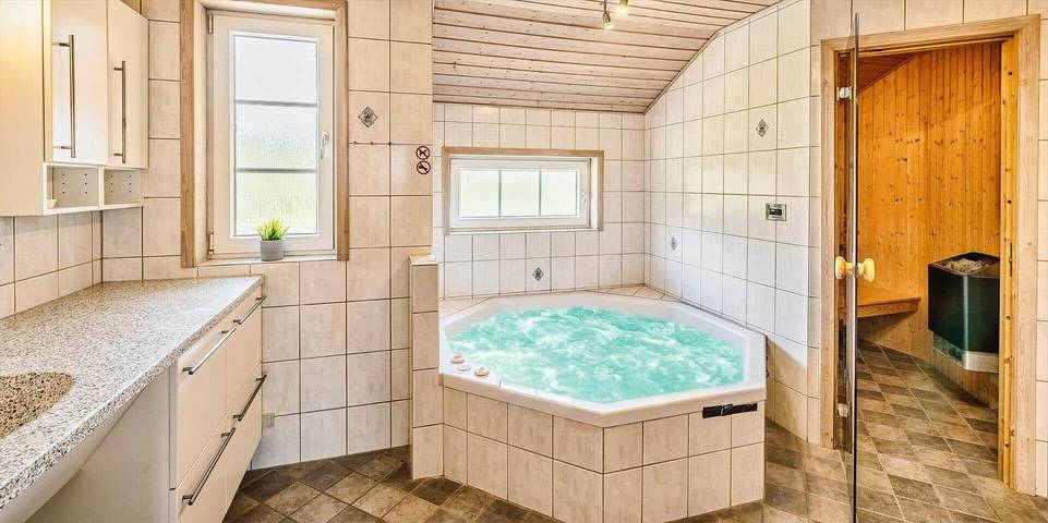 Ferienhaus mit Meerblick für 8 Personen, mit Whirlpool und Sauna sowie Balkon in Vejers Strand - 2