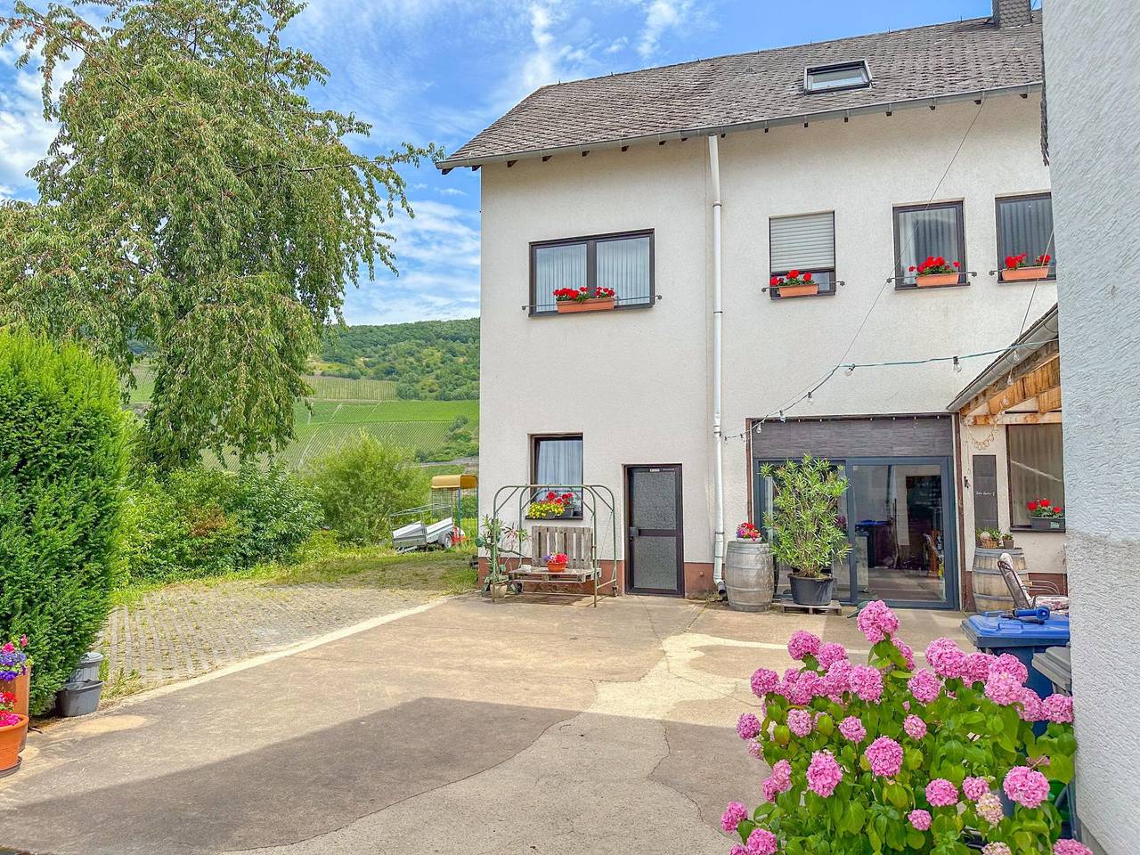 Geheel appartement, Logeer bij de wijnboer direct aan de Moezel in Trittenheim, Moseleifel