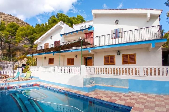 Villa für 12 Personen, mit Balkon und Garten - 1