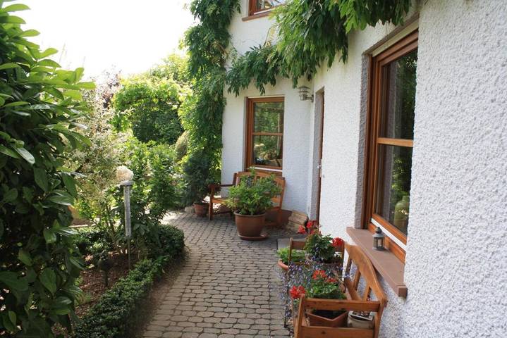 Ferienwohnung für 4 Personen, mit Terrasse und Garten sowie Ausblick in Osann-Monzel
