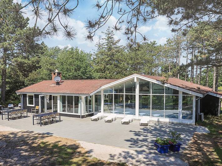 Holiday rental for 16 people, with terrace and sauna as well as pool, child-friendly in Denmark