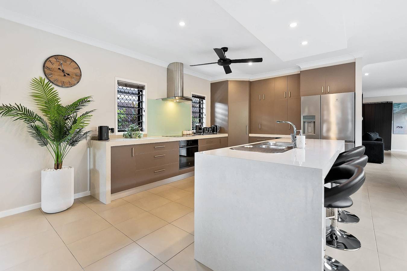 Modere - Pool  Entertainer  Child   Pet  in Trinity Beach, Cairns