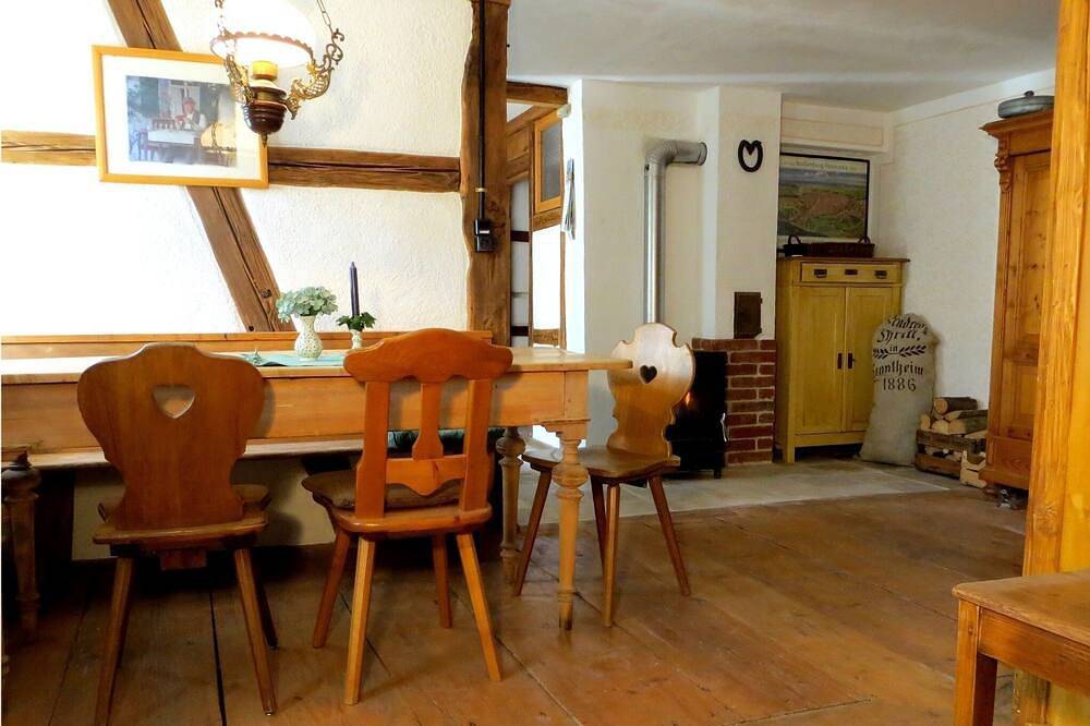 Ganze Wohnung, Restauriertes Bauernhäuschen im Zentrum von Schweinsdorf in Neusitz, Romantische Straße