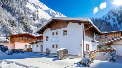 Ferienhaus für 20 Personen, mit Terrasse in Längenfeld