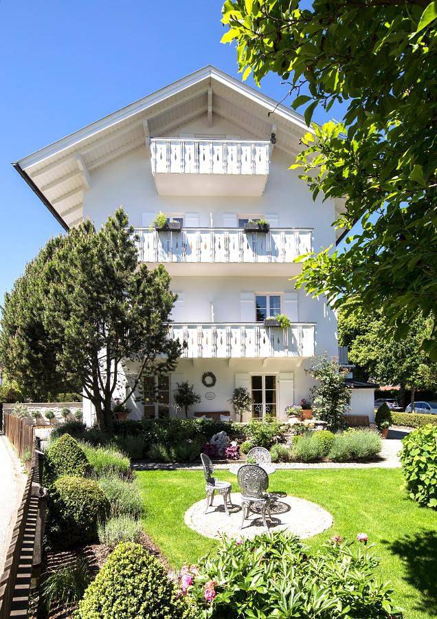 Hôtel pour 3 personnes, avec jardin et piscine ainsi que balcon et vue - 1