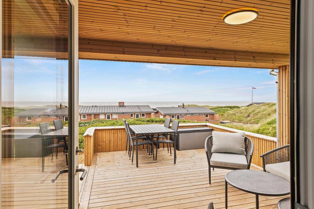 Ferienhaus in Henne Strand mit Meerblick von der Terrasse in Henne, Varde