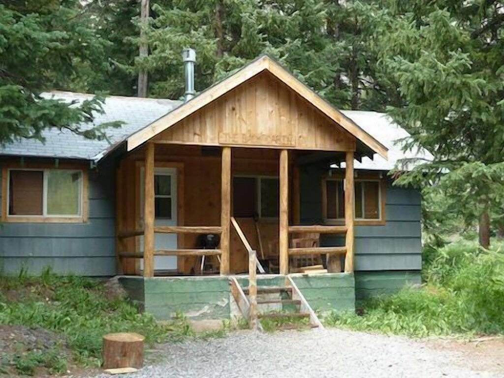 Comfy cabin is situated on the Silver Gate property which overlooks 10,000ft tall mountain peaks surrounding the town. in Cooke City-Silver Gate, Absaroka Range