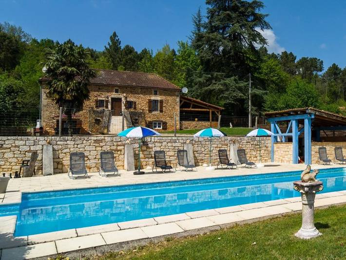 Location de vacances pour 12 personnes, avec jardin ainsi que piscine et terrasse, animaux acceptés à Blanquefort-sur-Briolance