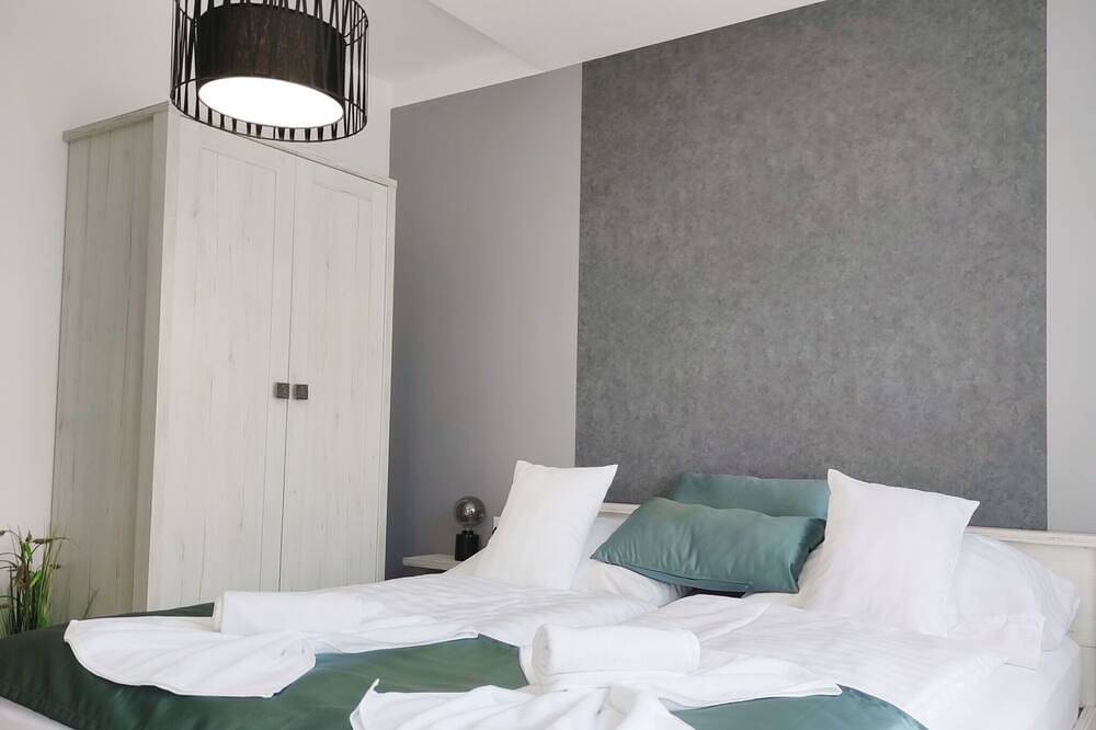 Entire apartment, Royal Relax Keszthely *****- Quiet new-build apartment with air conditioning, lake view & jetty in Keszthely, Keszthely region