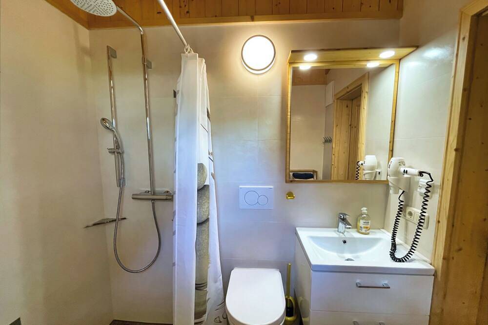 Ferienhaus mit Panoramaterasse und Whirlpool im Sandsteinidyll in Rathen, Elbsandsteingebirge