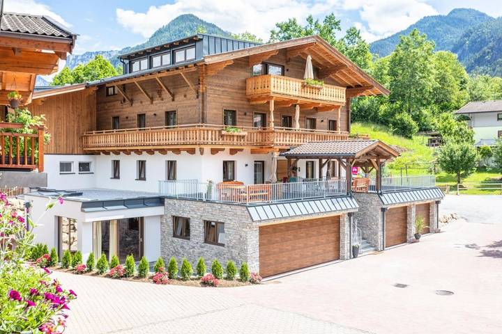 Ferienwohnung für 5 Personen, mit Terrasse und Garten sowie Sauna und Ausblick in Lofer