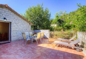 Gîte pour 4 personnes, avec terrasse à Sampolo