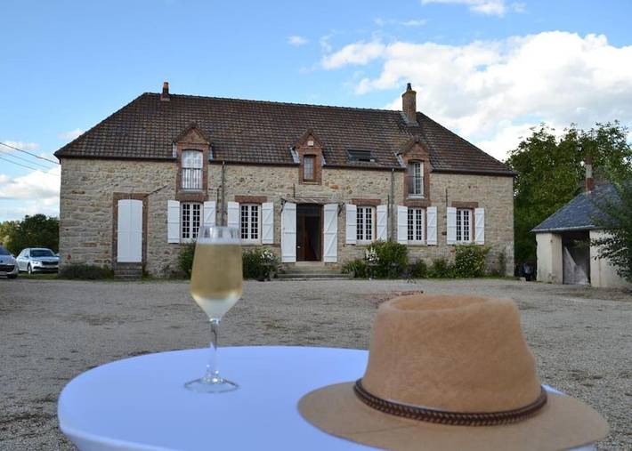 Location de vacances pour 8 personnes, avec Terrasse ainsi que Jardin et Vue dans Saint-Maurice-aux-Riches-Hommes
