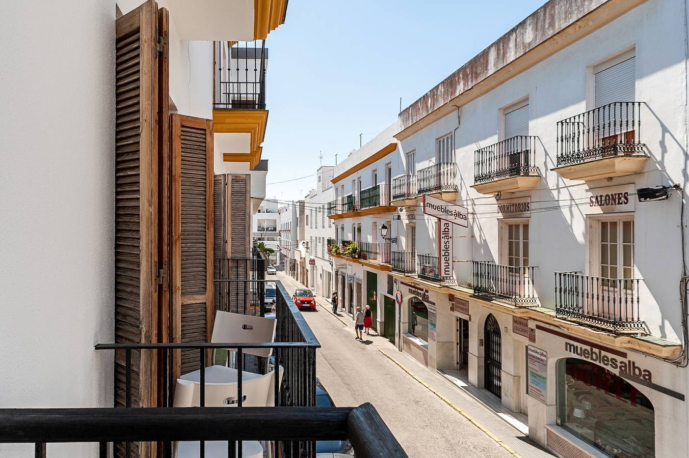 Apartamento entero, Apartamento céntrico cerca de la playa con fibra óptica y terraza; se admiten mascotas in Conil de la Frontera, Costa de la Luz