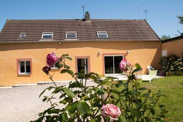Gîte pour 6 personnes, avec terrasse et jardin à Lithaire