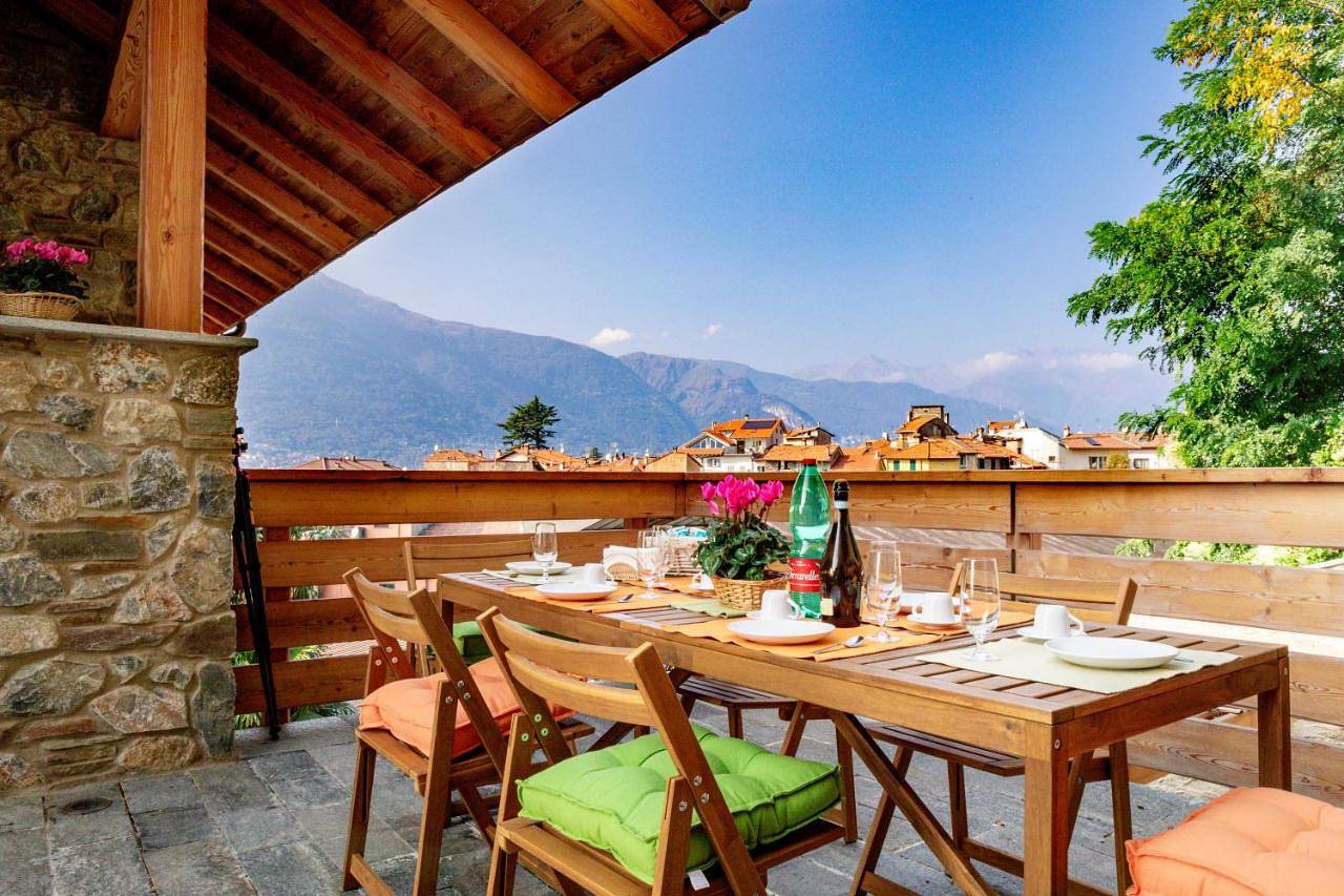 Ganze Wohnung, Green Chalet Scalotta - Wonderful Terrace Lake and Mounts View Jacuzzi & Spa in Dervio, Orobie Alpen West