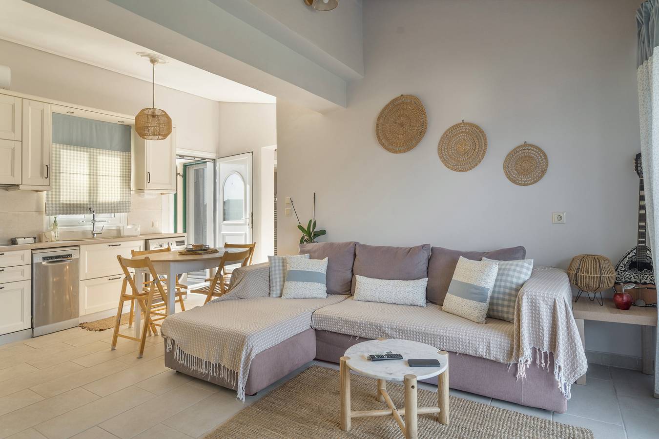 Apartamento entero, Apartamento 'Emelia' con vistas al mar, Wi-Fi y aire acondicionado in Lixouri, Cefalonia