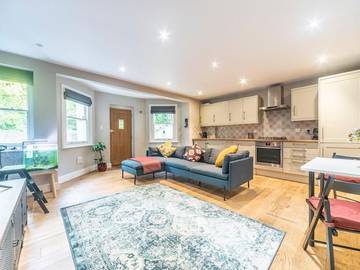 Gîte pour 4 personnes, avec jardin dans Surbiton