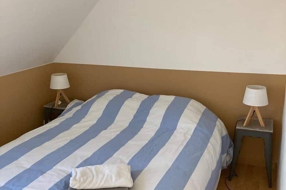 House surrounded by a garden, 5 mns walk from the beach. Saturday to Saturday. in Wissant, Boulogne-sur-Mer region