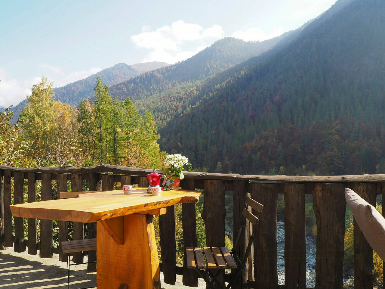 Cabaña de piedra con vistas al valle de Ala in Ala di Stura, Provincia de Torino