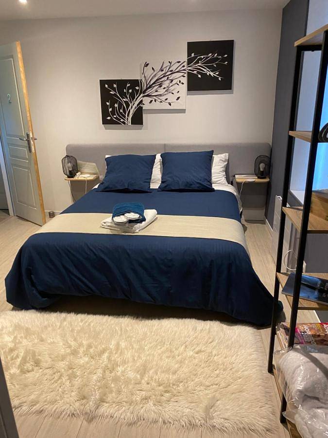Chambre d’hôte pour 2 personnes, avec Jacuzzi et Terrasse ainsi que Jardin et Piscine