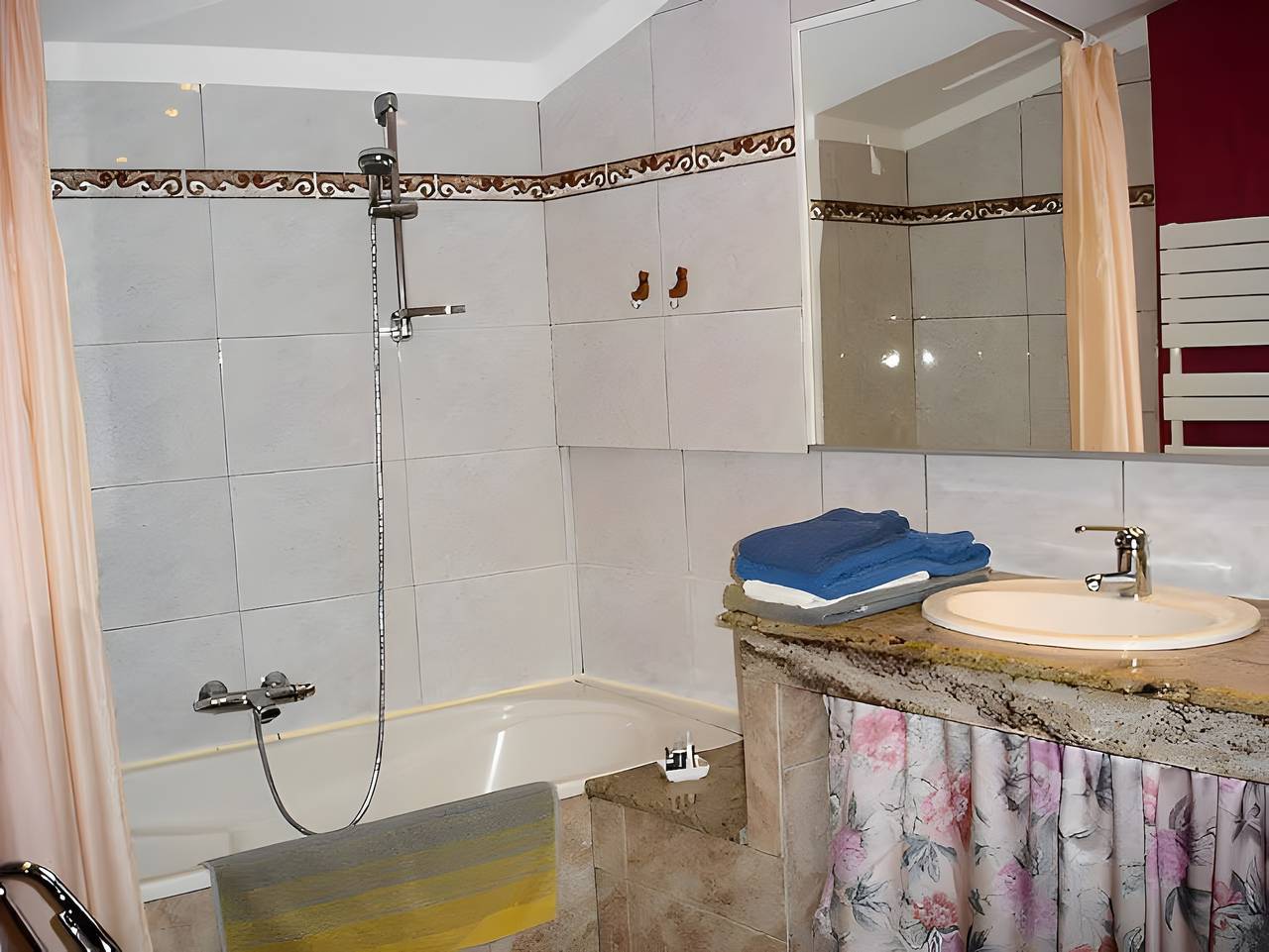 Chambre d’hôtes « L’escarpée Belle » avec vue mer, Wi-Fi et climatisation in Mont Saint-Clair, Sète