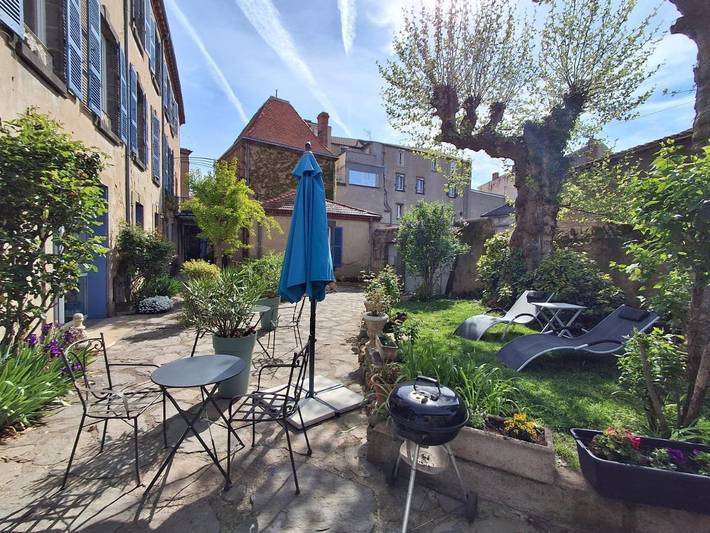 Location de vacances pour 6 personnes, avec vue ainsi que terrasse et jardin à Saint-Germain-Lembron - 4