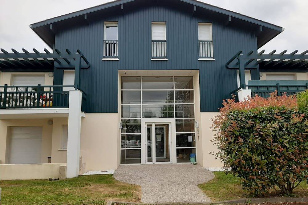 Entire apartment, Nice app. T2 4/5 pers 3 lits - av terrasse- piscine -proche océan -8Km d'Hossegor in Saint-Vincent-de-Tyrosse, Côte d’Argent