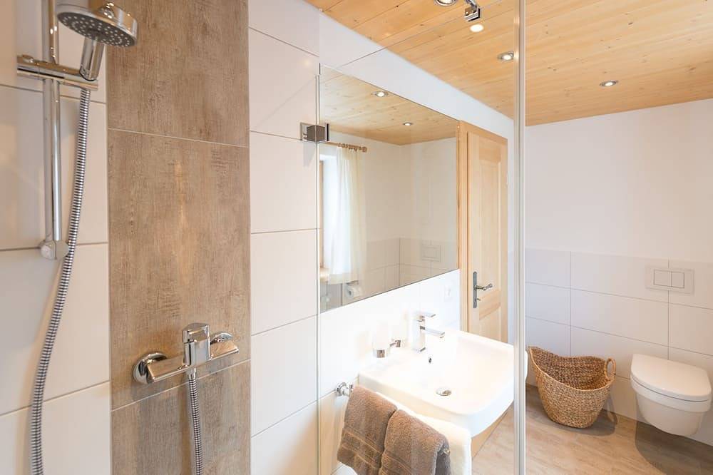 Ganze Wohnung, Ferienwohnung 5 - Seerose am See - Traumurlaub direkt am Tegernsee in Bad Wiessee, Bayerische Alpen