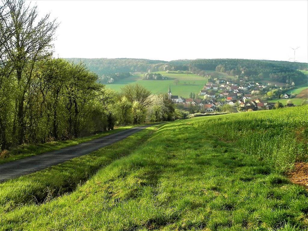 Ganze Wohnung, Ferienwohnung Bogentenne - Ferienwohnung in einem historischen Fachwerkhaus aus dem Jahre 1740 in Eußenheim, Maindreieck