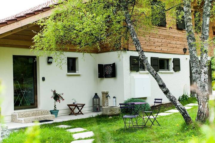 Gîte pour 3 personnes, avec vue ainsi que vue sur le lac et terrasse à Saint-Cergue