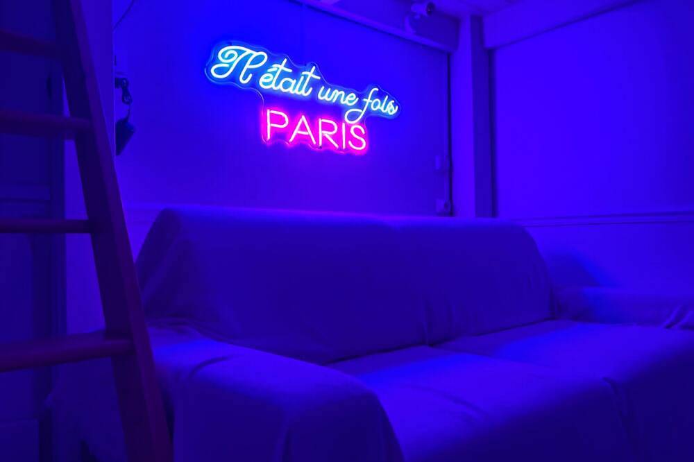 Appartamento intero, Adorable studio (mini duplex) just minutes from the Eiffel Tower in Torre Eiffel, Parigi