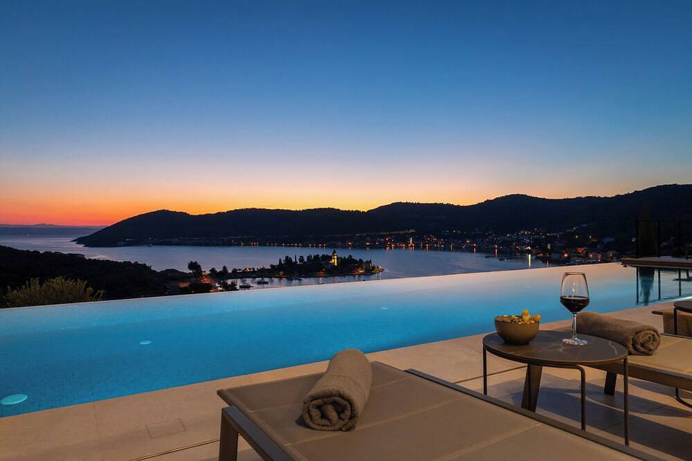 Incredible divine view 5-bedroom villa in Vis Town in Vis Town, Vis (Dalmatia)