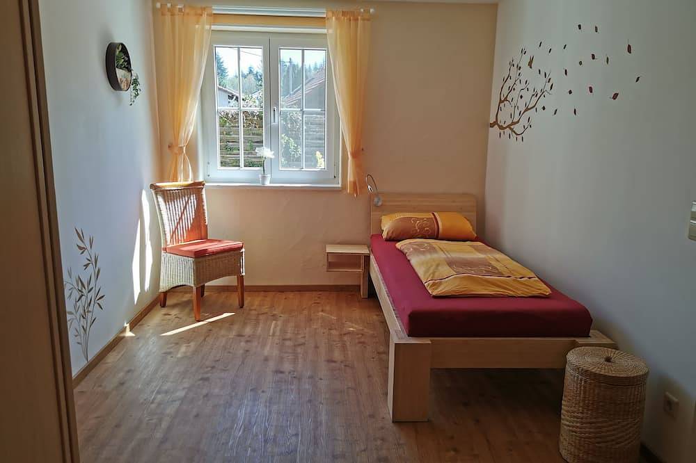 Ganze Wohnung, Neuwertige Ferienwohnung mit Terasse in Daisendorf bei Meersburg in Daisendorf, Region Bodensee-Oberschwaben