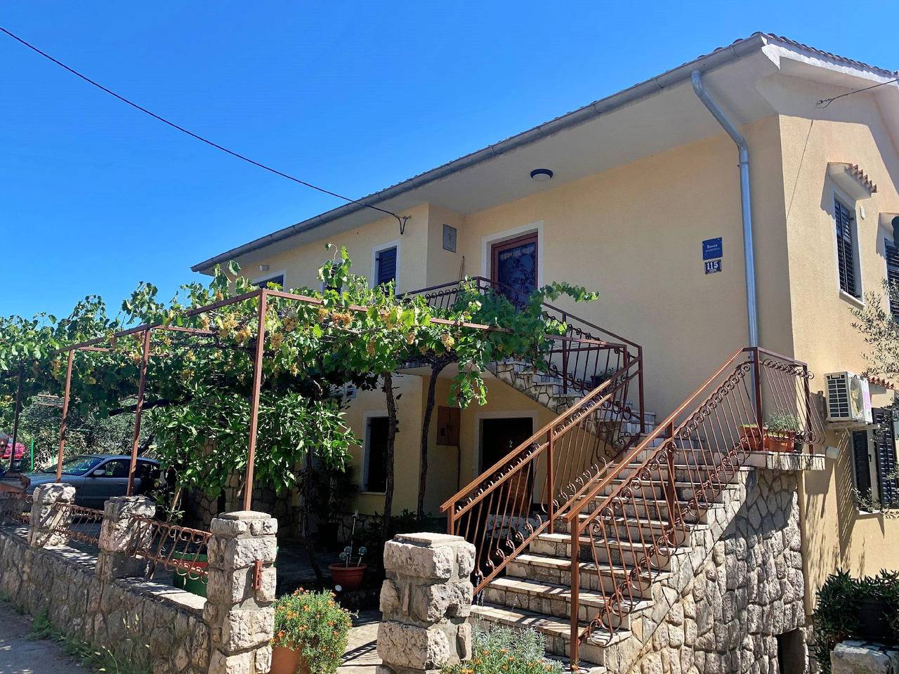 Ganze Ferienwohnung, Apartment Santic -Meerblick, Haustiere erlaubt in Cizici, Krk