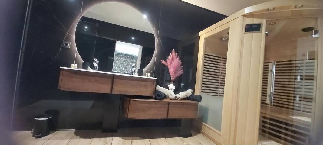 Maison d’hôte pour 2 personnes, avec terrasse ainsi que piscine et vue à La Riche - 2