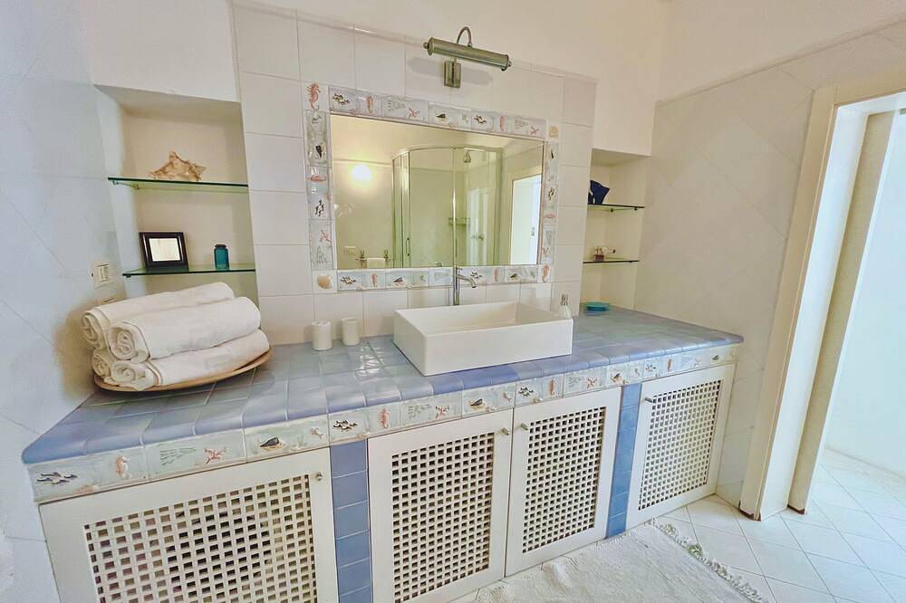 Appartement entier, Charmant appartement en attique à 20 m de la mer avec une vue mer fantastique in Marina di Ostuni, Salento