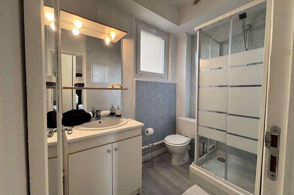 Entire apartment, Bella Vista - Studio - Balcony - Parking in Châtel-Guyon, Volcans d'Auvergne Regional Nature Park