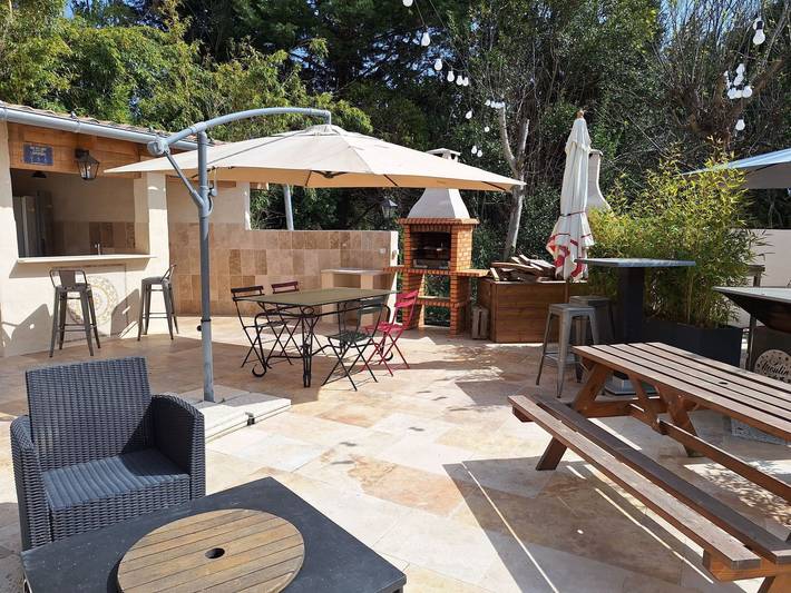Gîte pour 2 personnes, avec terrasse et jardin à Avignon