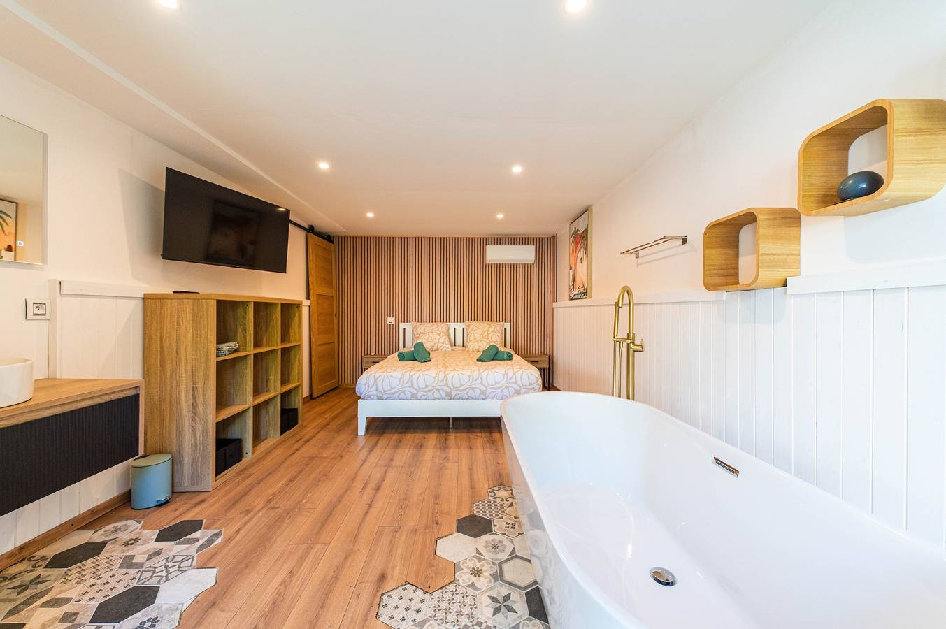 Eden Balinais Piscine Chauffée Spa 9 pers in Le Muy, Côte méditerranéenne (France)