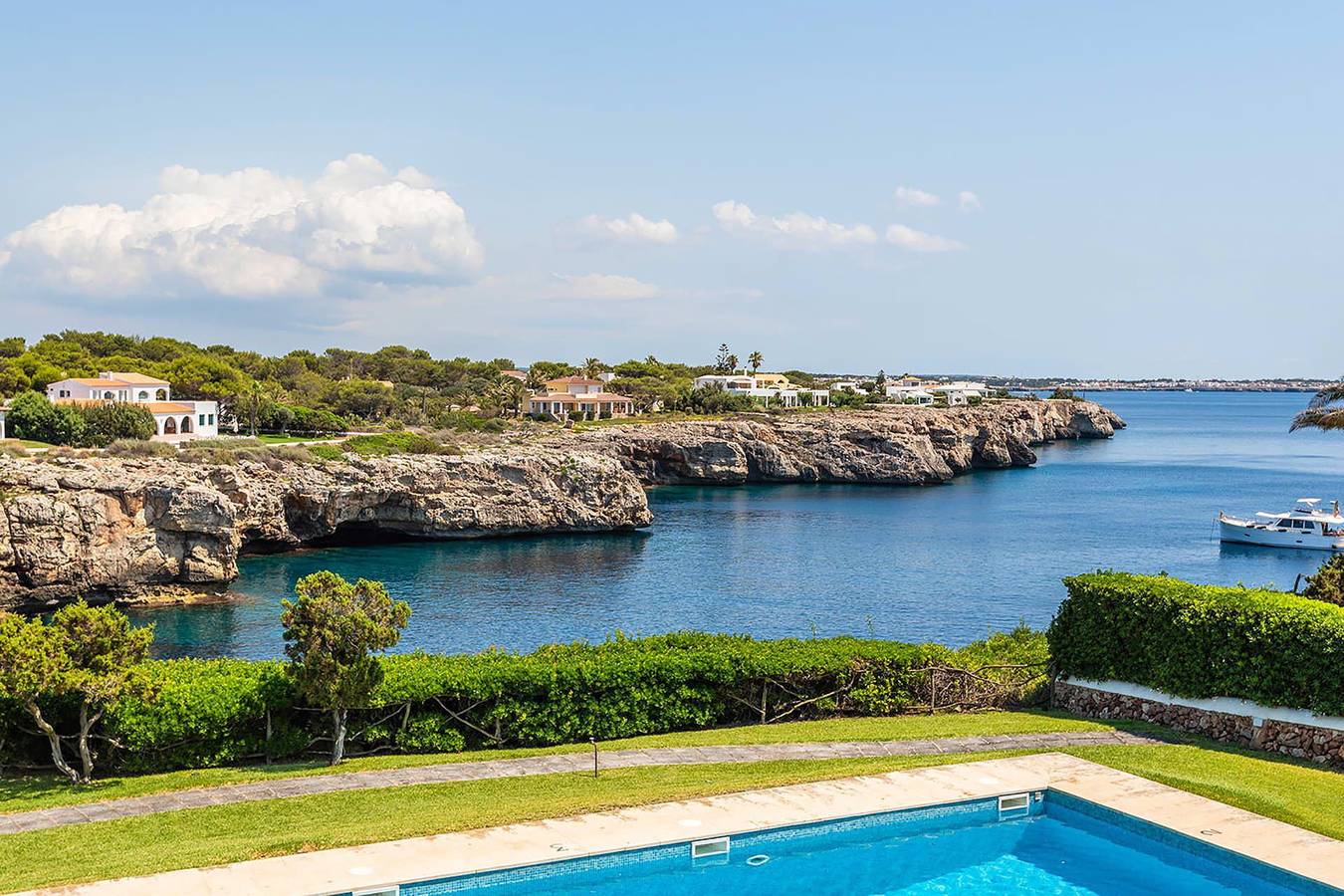 Villa für 8 Personen mit Garten in Cala Blanes, Ciutadella