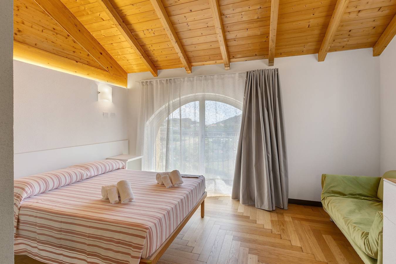 Entire apartment, Apartment 'Ermelindo - Meletta' with Shared Pool, Wi-Fi and Air Conditioning in Sestri Levante (City), Sestri Levante