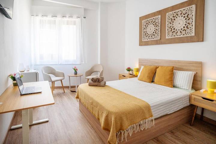 Alojamiento y desayuno para 2 personas, con Vistas en Hospitalet de Llobregat