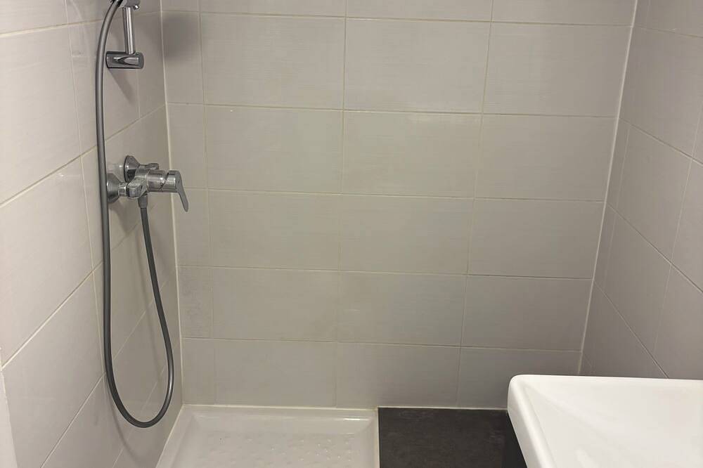 Entire apartment, Spacious F2 15mn from Paris in Noisy-le-Sec, Seine-Saint-Denis