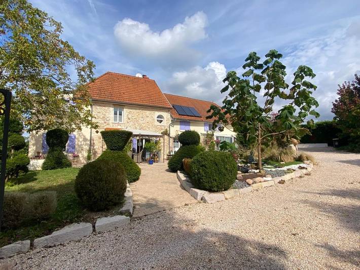 Location de vacances pour 2 personnes, avec jacuzzi ainsi que jardin et piscine à Auxonne - 3